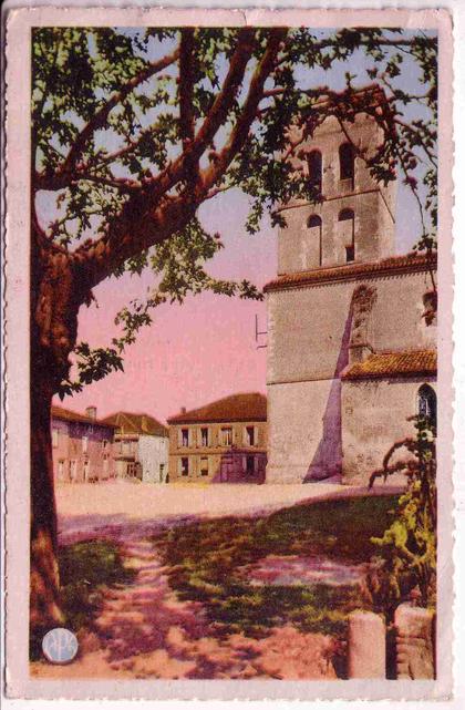 82 , LAVIT DE LOMAGNE  Place de l´église