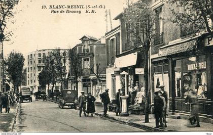 LE BLANC MESNIL(POMPE A ESSENCE)