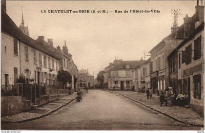 CPA Le CHATELET-en-BRIE Rue de l'Hotel de Ville (19613)