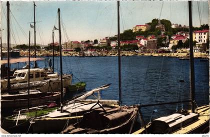 CPA Le LAVANDOU - Les Yachts dans le Port (106863)