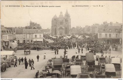 CPA Le NEUBOURG-La Place un jour de Marché (43332)