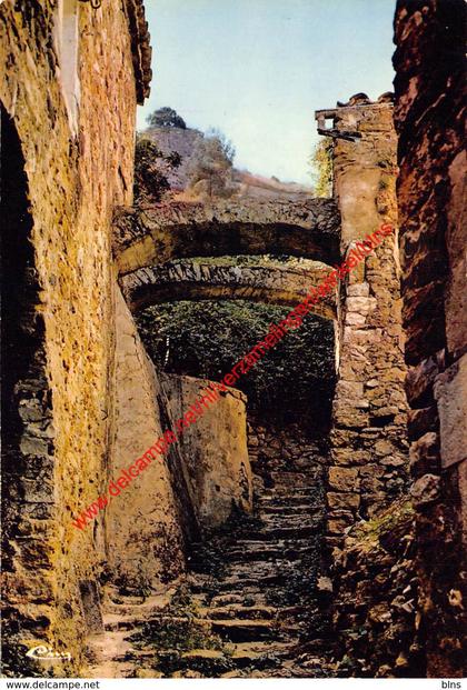 Une vieille rue dans le bourg médiéval - Le Teil - (7) Ardèche