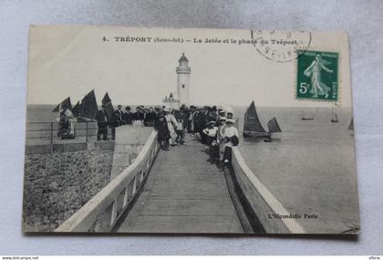 le Treport, la jetée et le phare du Tréport, Seine Maritime 76