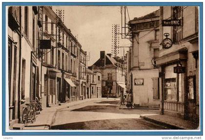 86 - LENCLOITRE --  La grand'rue  -