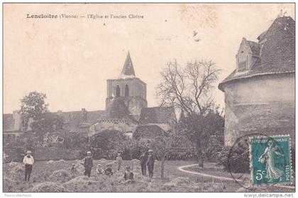 CPA 86 @ LENCLOITRE @ L´ Eglise et l´ancien Cloître en 1917