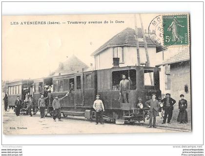 CPA 38 Les Avenieres la gare et le train tramway ligne de La Tour du Pin Les Avenières