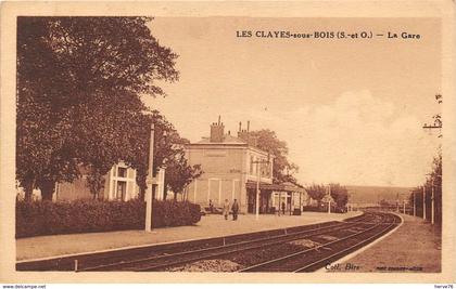 LES CLAYES SOUS BOIS - la Gare