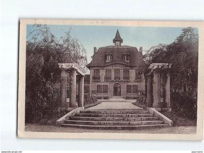 LES CLAYES SOUS BOIS : La Mairie - état