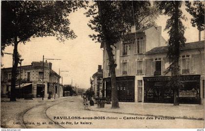 CPA PAVILLONS-sous-BOIS Carrefour des Pavillons (869202)