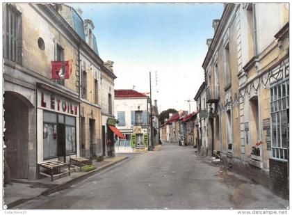 86-LES TROIS-MOUTIERS- LA RUE PRINCIPALE