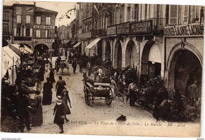 CPA LIBOURNE - La place de l'hotel (192982)