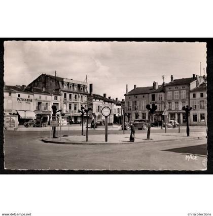 55 - LIGNY EN BARROIS (Meuse) - Place de la République