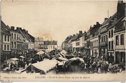 CPA LILLERS-Vue de la Petite Place, un jour de Marché (43909)