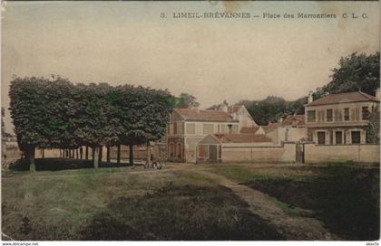 CPA LIMEIL-BRÉVANNES - Place des Marronniers (44960)