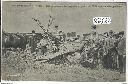 LONGUENESSE- MOISSONNEUSE MILWAUKEE FONCTIONNANT CHEZ M COYECQUES- PRESENCE DE M MONTIGNY ET SON PERSONNEL