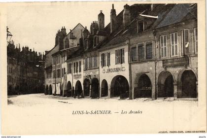 CPA LONS-le-SAUNIER - Les Arcades (212121)