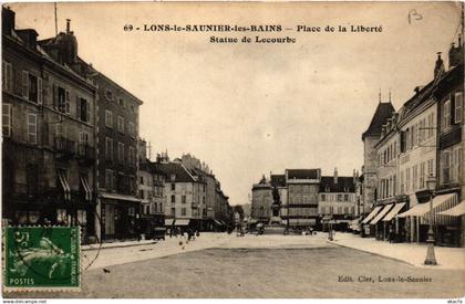 CPA LONS-le-SAUNIER Place de la Liberte Statue de Lecourbe (446704)