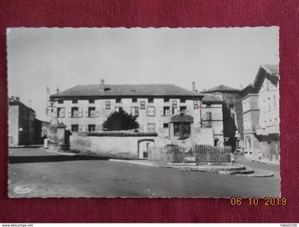 CPSM - Loudes - Le Monument et l'Ecole