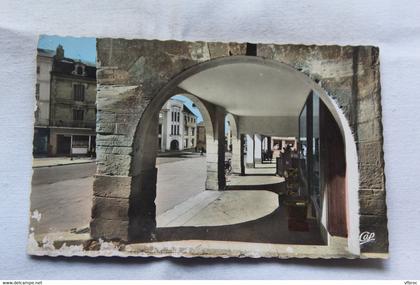 Cpsm, Loudun, les arcades place sainte Croix, Vienne 86