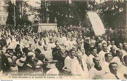 65 - Lourdes - Congrès Eucharistique Lourdes 1914 - La Procession - Le Saint Sacrement et la bannière de Lourdes - Animé