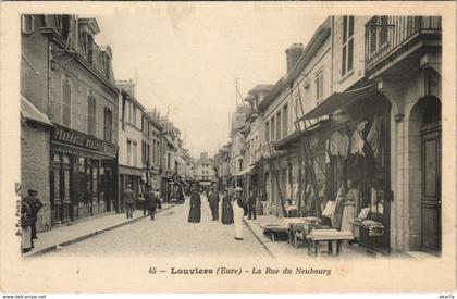 CPA LOUVIERS-La Rue du NEUBOURG (43418)