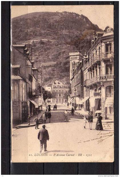 CPA 31 - Luchon - L'Avenue Carnot - BR -   Animée