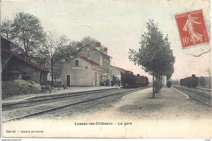 CPA Lussac-les-Châteaux La Gare