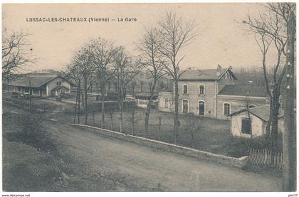 LUSSAC LES CHATEAUX - La Gare