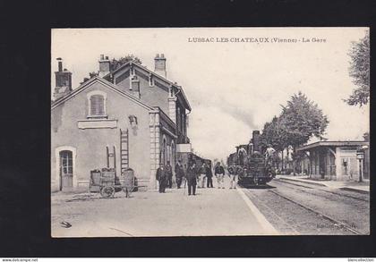 Vienne. Lussac les Chateaux ; la gare