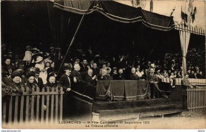 CPA LUZARCHES - La Tribune officielie (107439)