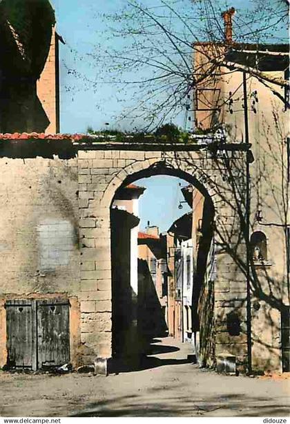 84 - Malaucène - Vieille ruelle et abside de l'Eglise - CPM - Voir Scans Recto-Verso