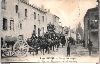 63 - MANZAT --  Passage de troupe