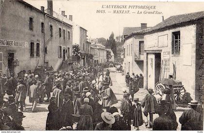 MANZAT LA GRAND'RUE (UN JOUR DE MARCHE)