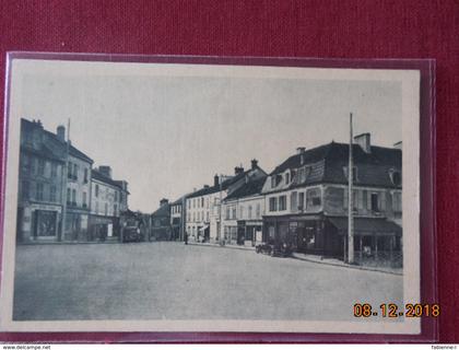 CPA  - Maule - Place du Général-de-Gaulle