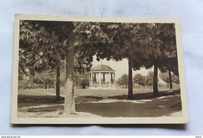 Mauzé sur le Mignon, un coin du champ de foire, le kiosque, Deux Sèvres 79