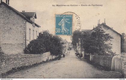 MAZIERES-en-GATINE (Deux-Sèvres): Route de Parthenay