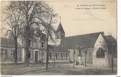 Mehun-sur-Yèvre - Place du Château - Ecole et Eglise