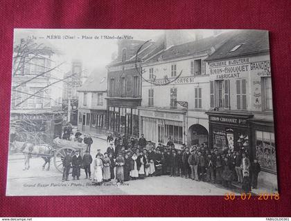 CPA - Méru - Place de l'Hôtel-de-Ville