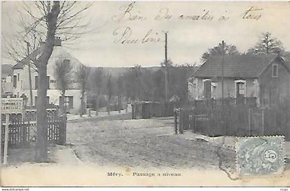 CPA Méry-sur-Oise Passage à Niveau