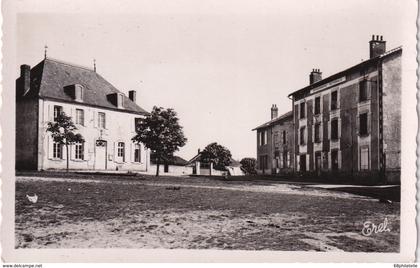 FRANCE 1973 CARTE POSTALE DE MEZIERE SUR ISSOIRE  L'ECOLE DES GARCONS ET LA GENDARMERIE