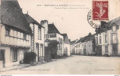 MOISDON LA RIVIERE - place de l'Eglise