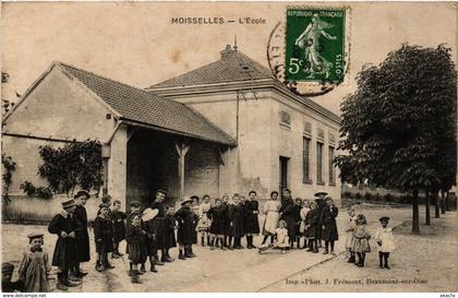 CPA MOISSELLES - L'École (215425)