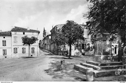 MONTASTRUC-la-CONSEILLERE (Haute-Garonne) - Place d'Orléans