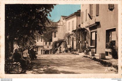 N°19291 Z -cpsm Montclar de Quercy -promenade-