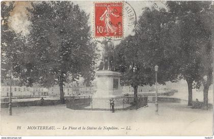 Montereau - La Place et la Statue de Napoléon