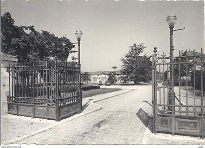 CPSM Montesson Ecole Th. Roussel Portail d'Entrée