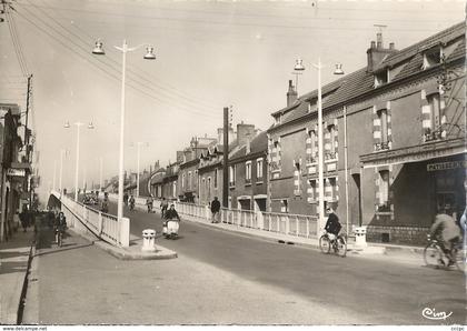 CPSM Montluçon Le Nouveau Pont en Ville-Gozet - vespa