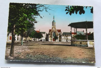 Cpm, Montoire sur le Loir, l'église et la place Clémenceau, Loir et Cher 41