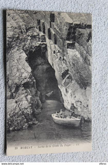 Morgat, sortie de la grotte du Foyer, Finistère 29