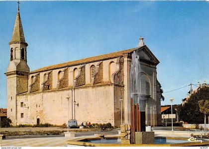 MORIERES LES AVIGNON La Place de la liberte l eglise(SCAN RECTO VERSO)MA012